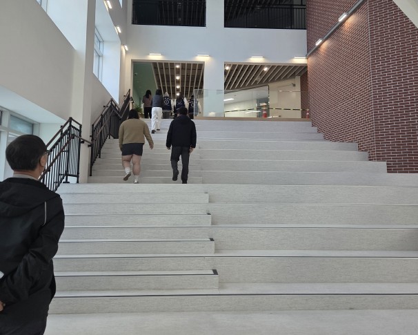 공간 재구조화를 위한 개축 관련 선진학교 방문 사진